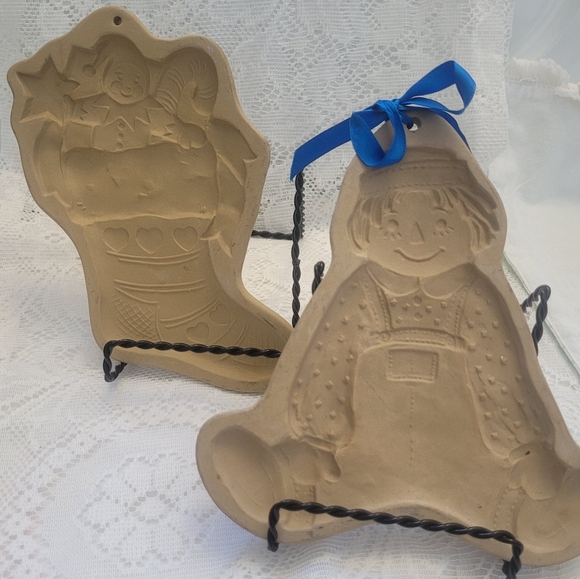 Set of 2 -Brown Bag Cookie Art by Hill Design Company - Raggedy Andy & Stocking - Picture 1 of 9